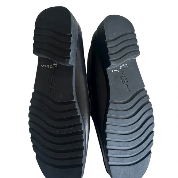 Salvatore Ferragamo Black Leather Loafers with Gold Accents - Picture 5 of 6
